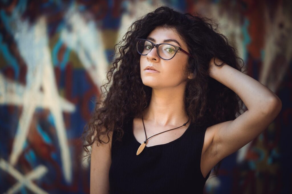 20代女性のバスト整形における大胸筋下と乳腺下の違いは？