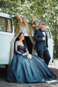 20代で結婚前に胸の整形を行った際の圧迫とかゆい症状の対策は？